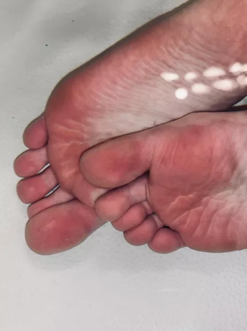 underwater soles 😊 by artsyelly