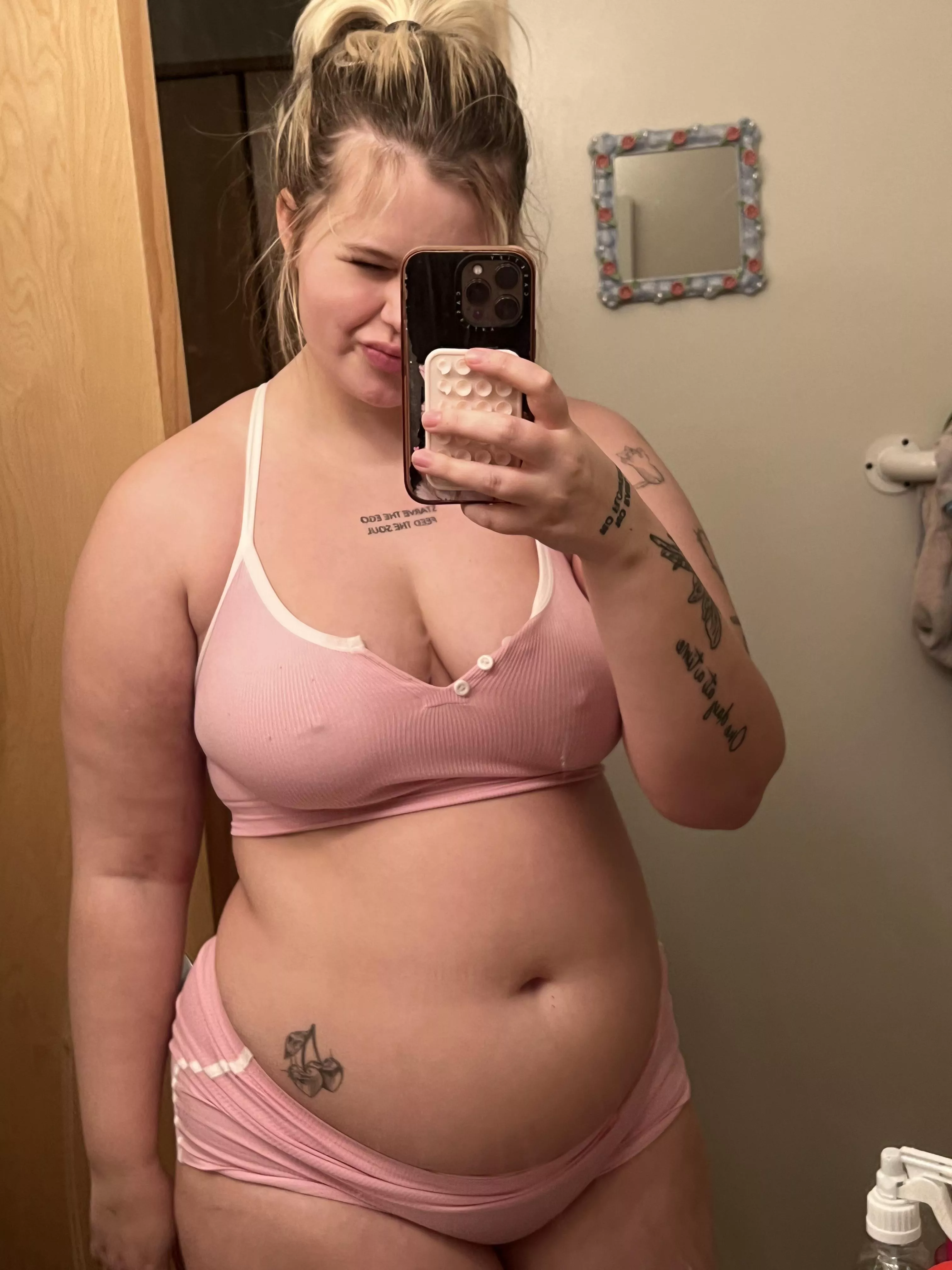 Will you feed me my late night snack?  posted by wispy_girlwa