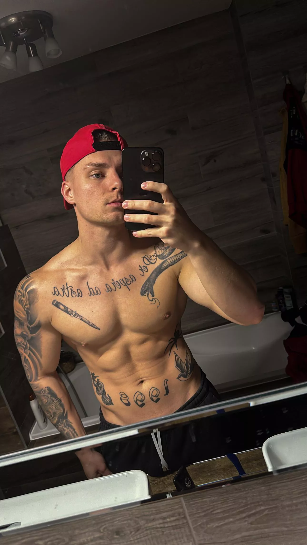 Your fav inked model ? 🤔 posted by pretty_inkedboi