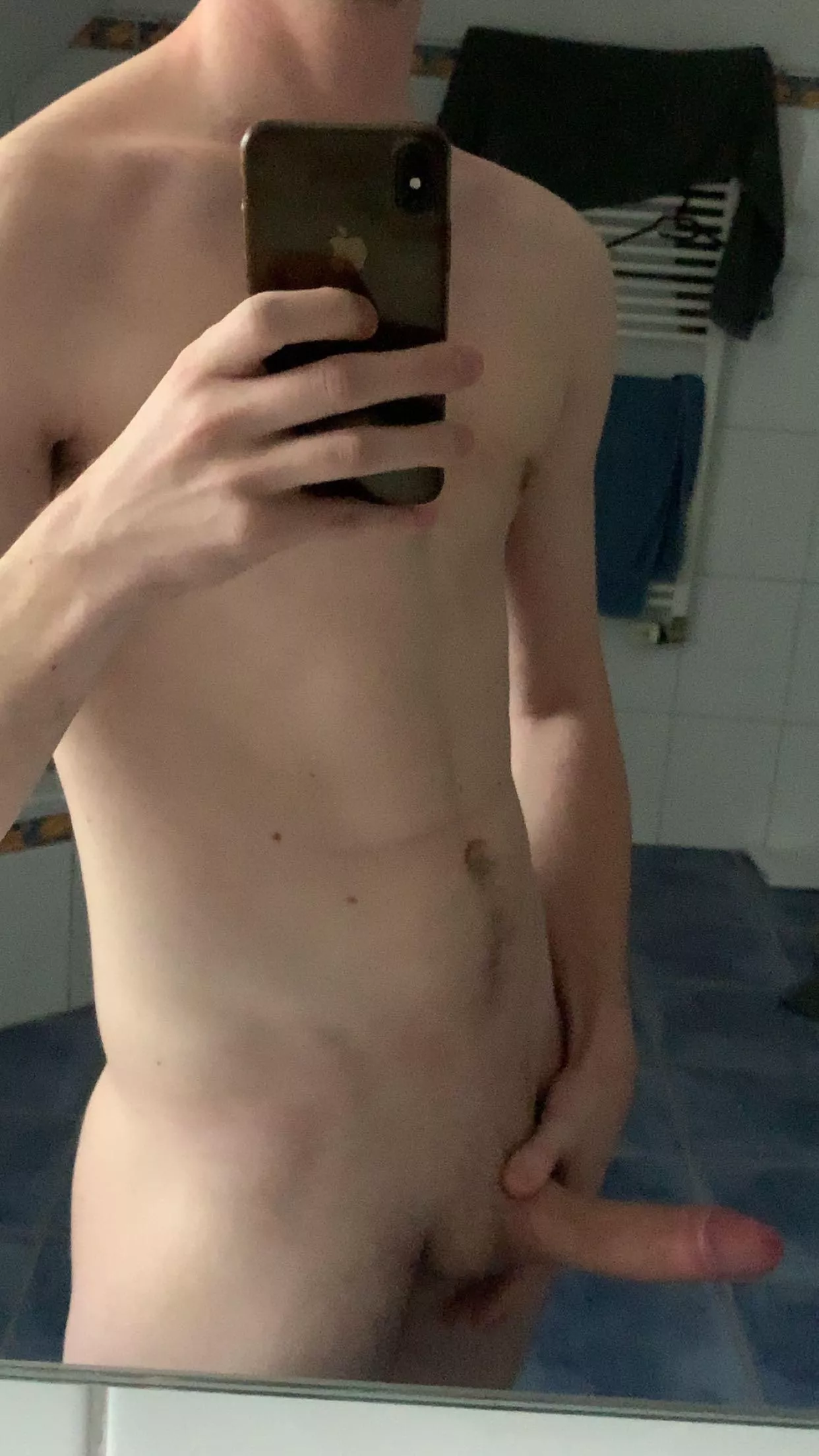 18 y/o Highschool Boy, who would dare to try deepthroating it ?😰😈 posted by Lost-Pudding5300
