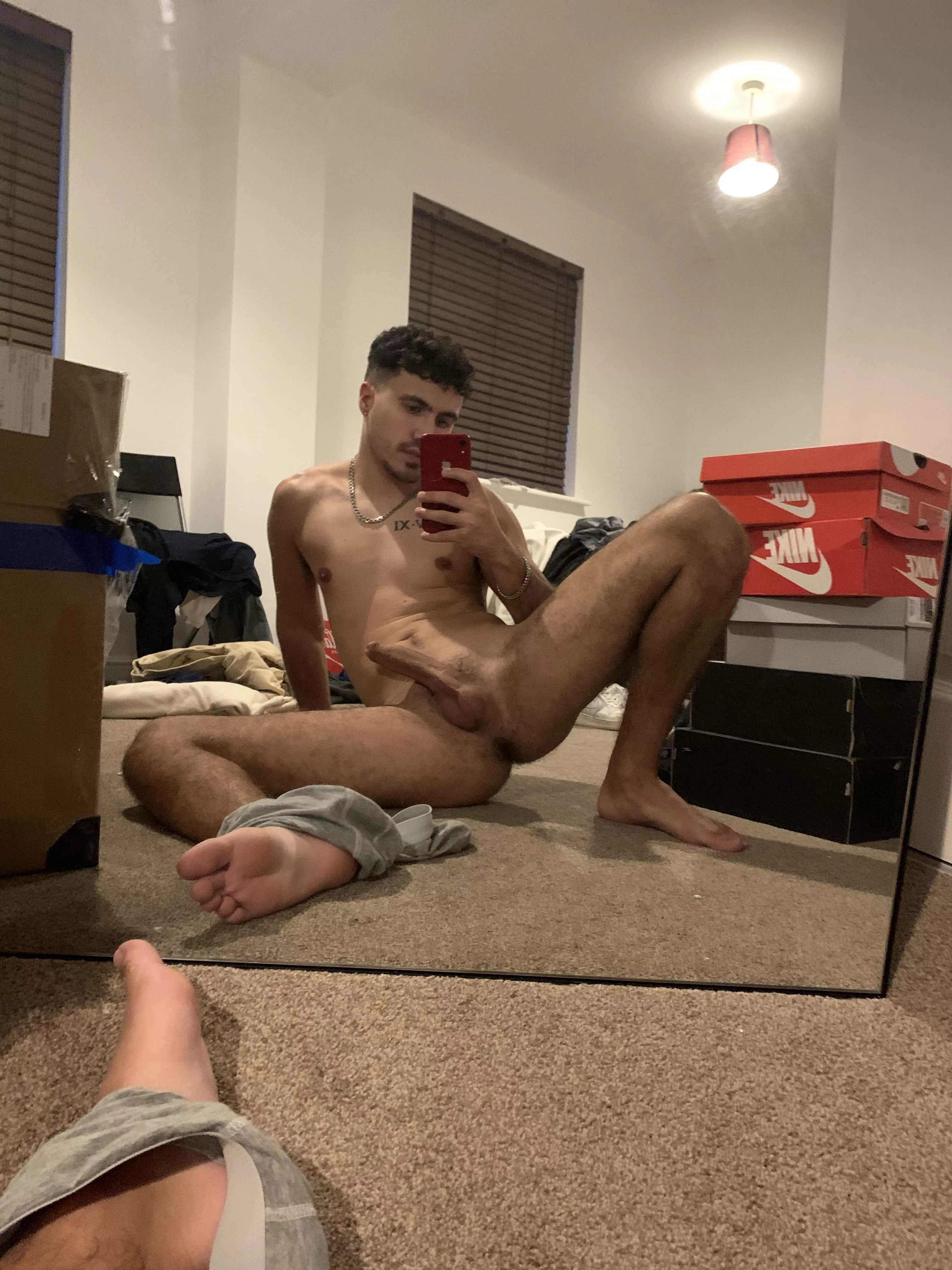 24 - looking for slim smooth bottoms to make me cum - jay-jasey posted by jayjasey