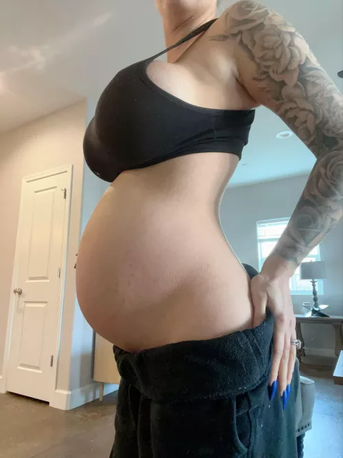 Am I still hot pregnant 😘 by rawrseven