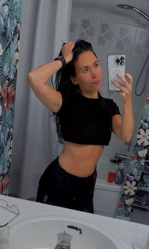 Can I still rock a crop top even though I’m F33? by sweetlittlepeachxo