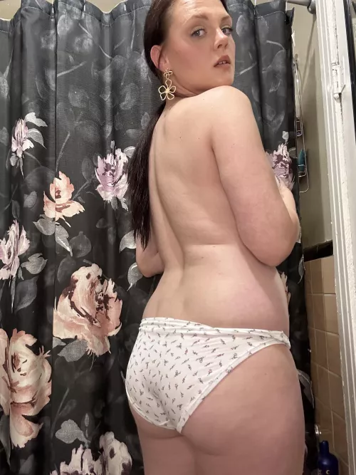 Do you like naughty MILFs by stonerleigh22