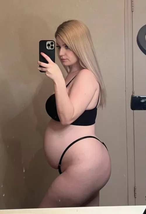 Erika by scuzzymcgee