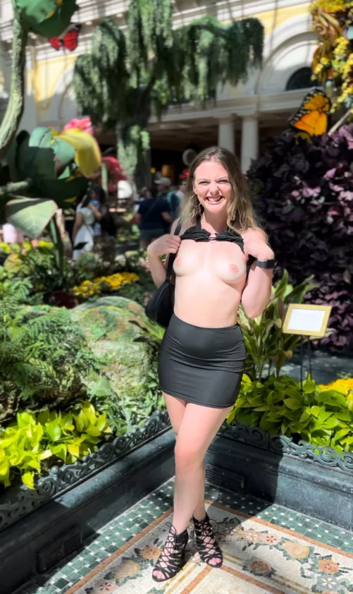 Flashing my tits to tease older men ;)  by Babykaittt