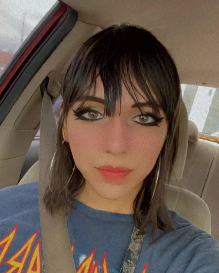 Hello 🤍 posted by autumnsnow612