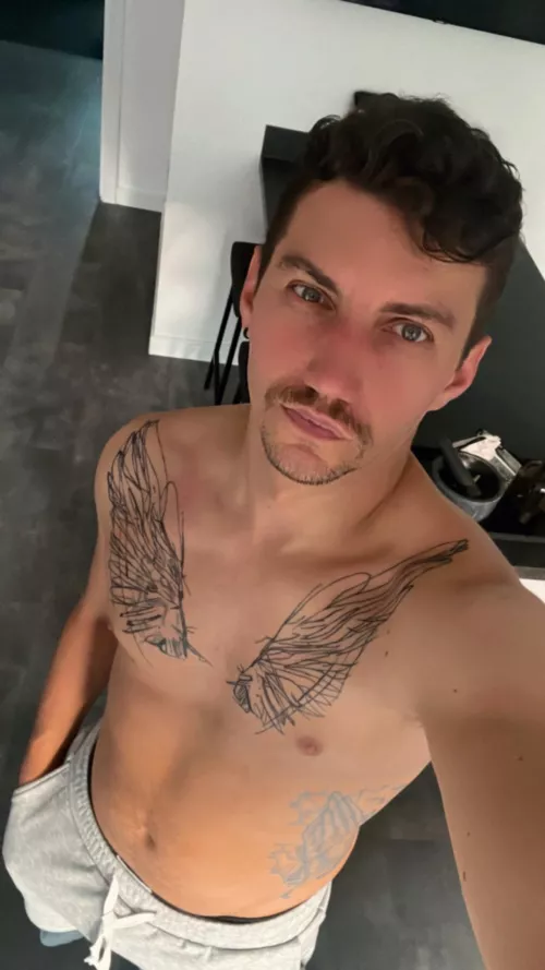 Hi hey hello 👋 by Psychological_Yak535