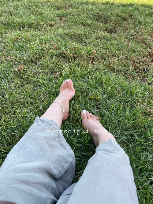 Honestly .. would you kiss my white toes in public?? by WorshipSilvia