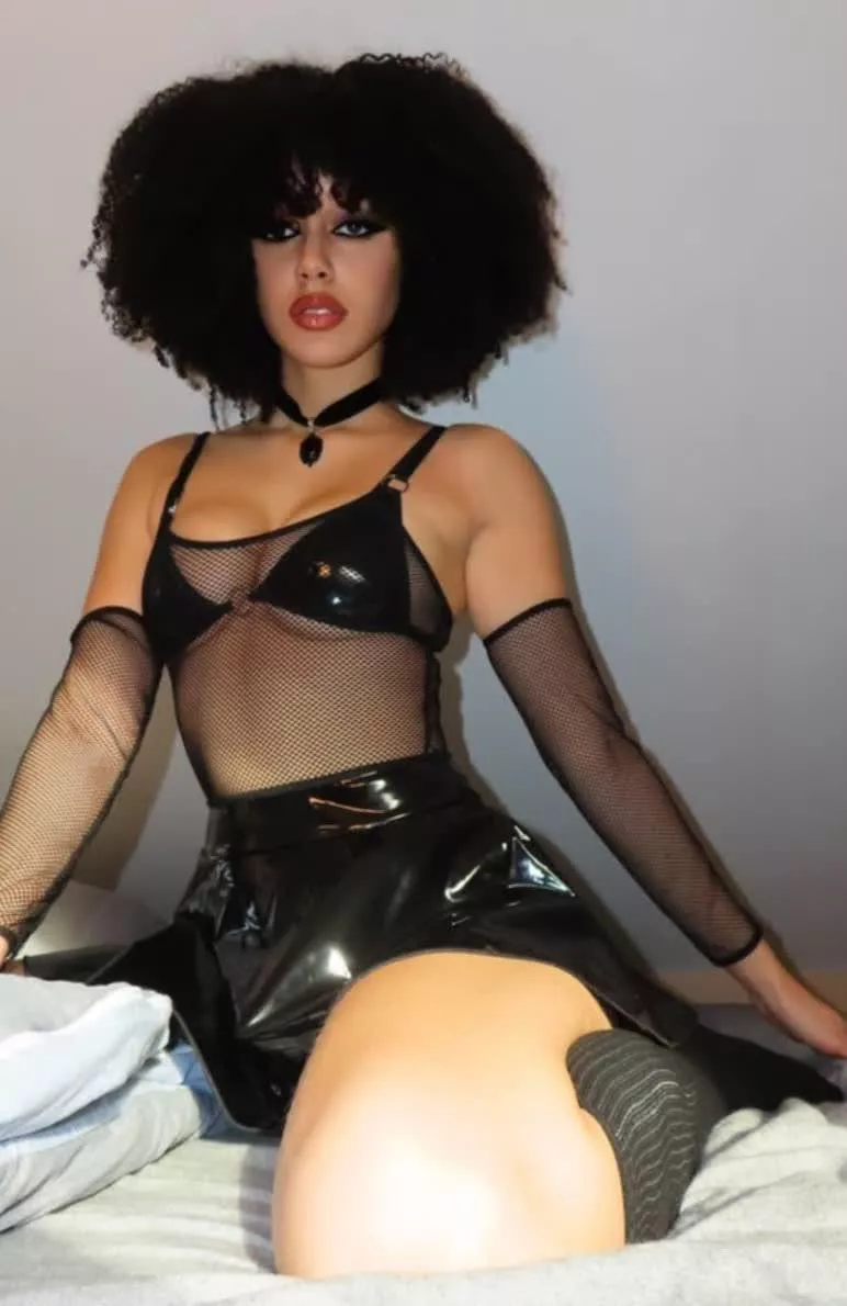 I like to see you get hard posted by Samiraxoxodarky