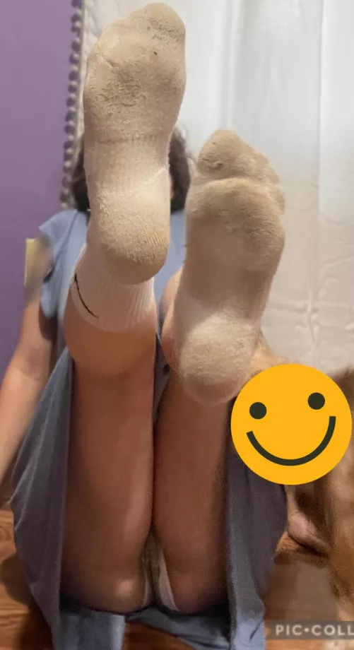 Just a lil peek 😉 by thesockstress