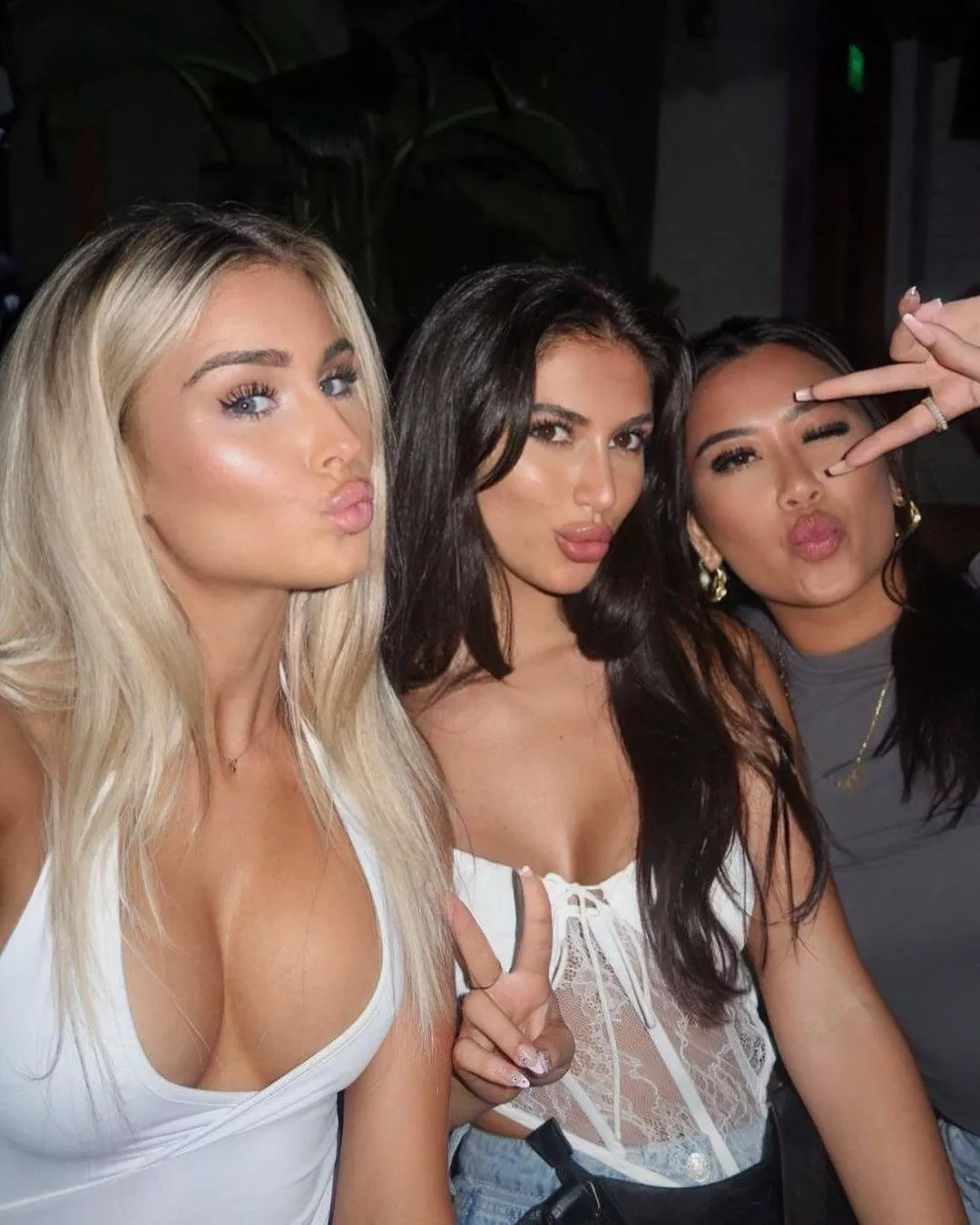 Kisses posted by Virtual-Pressure-948