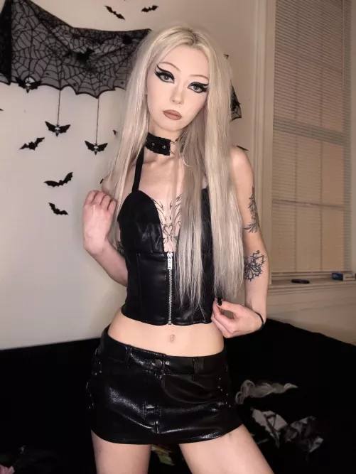 leather corset by lucy_fairy__