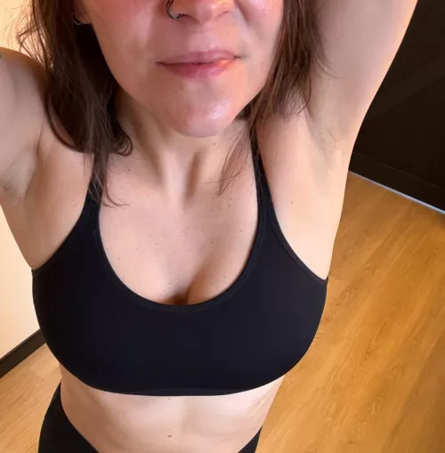 left or right?😏 by barefootbeauty4