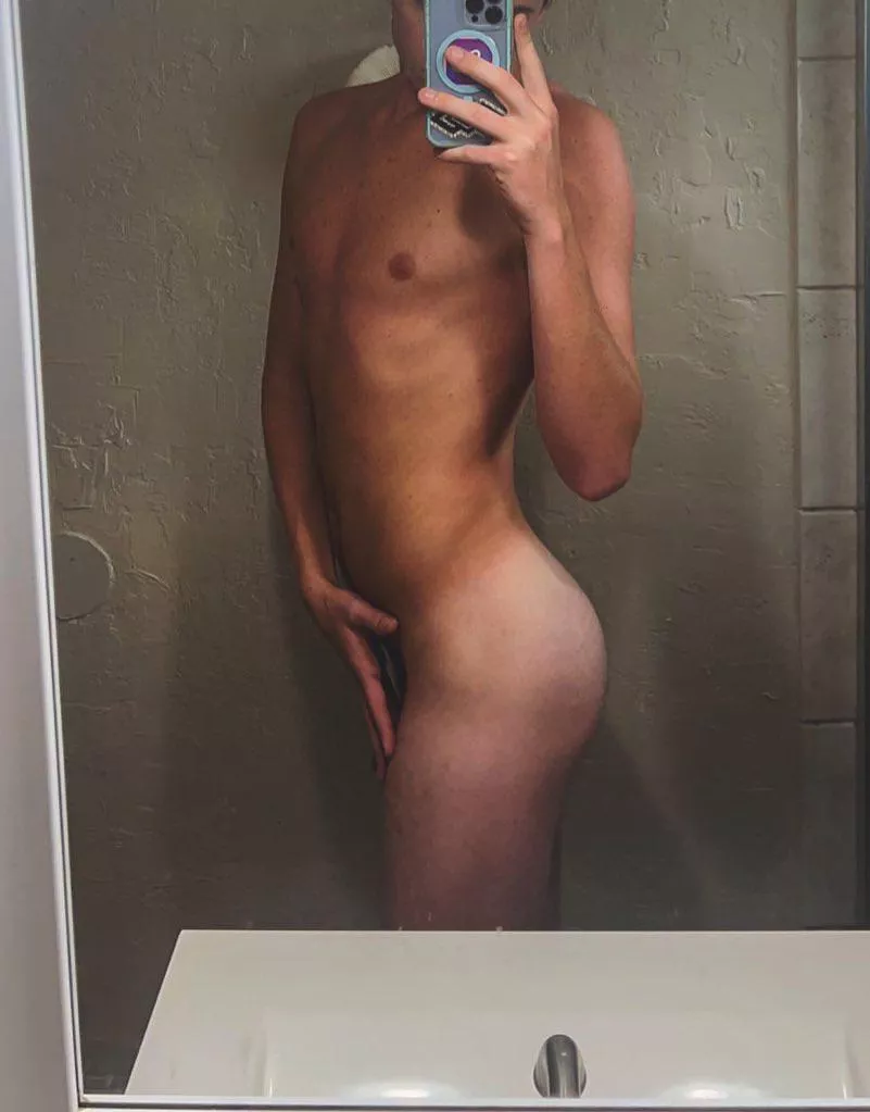 looking for someone to bend me over🥵 posted by finnhayesof