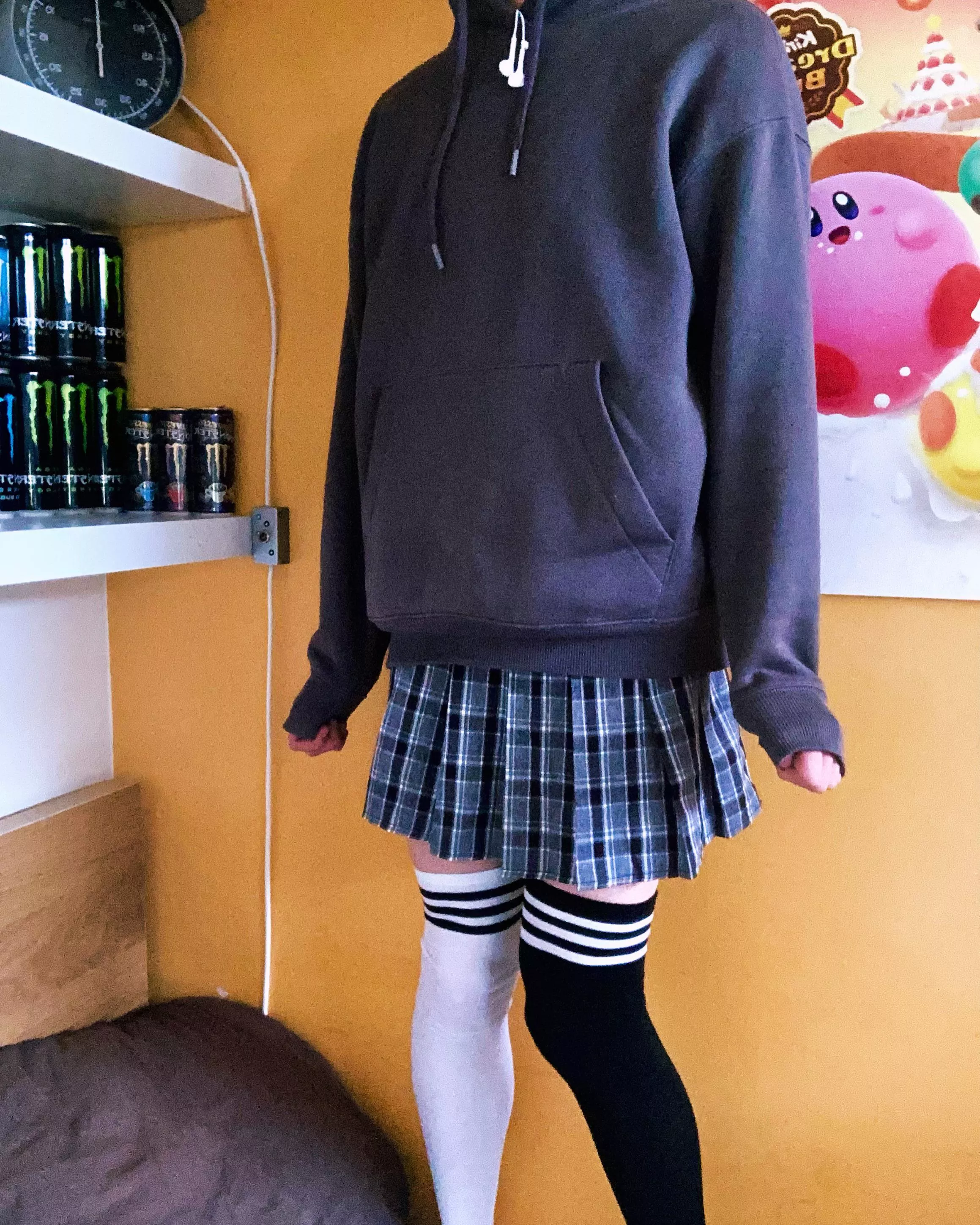 Me patiently waiting for a silly boi to arrive ;3 posted by bananaleopard