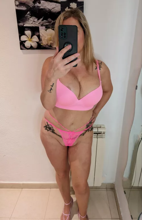 Milf 49yo pink by missjonner74