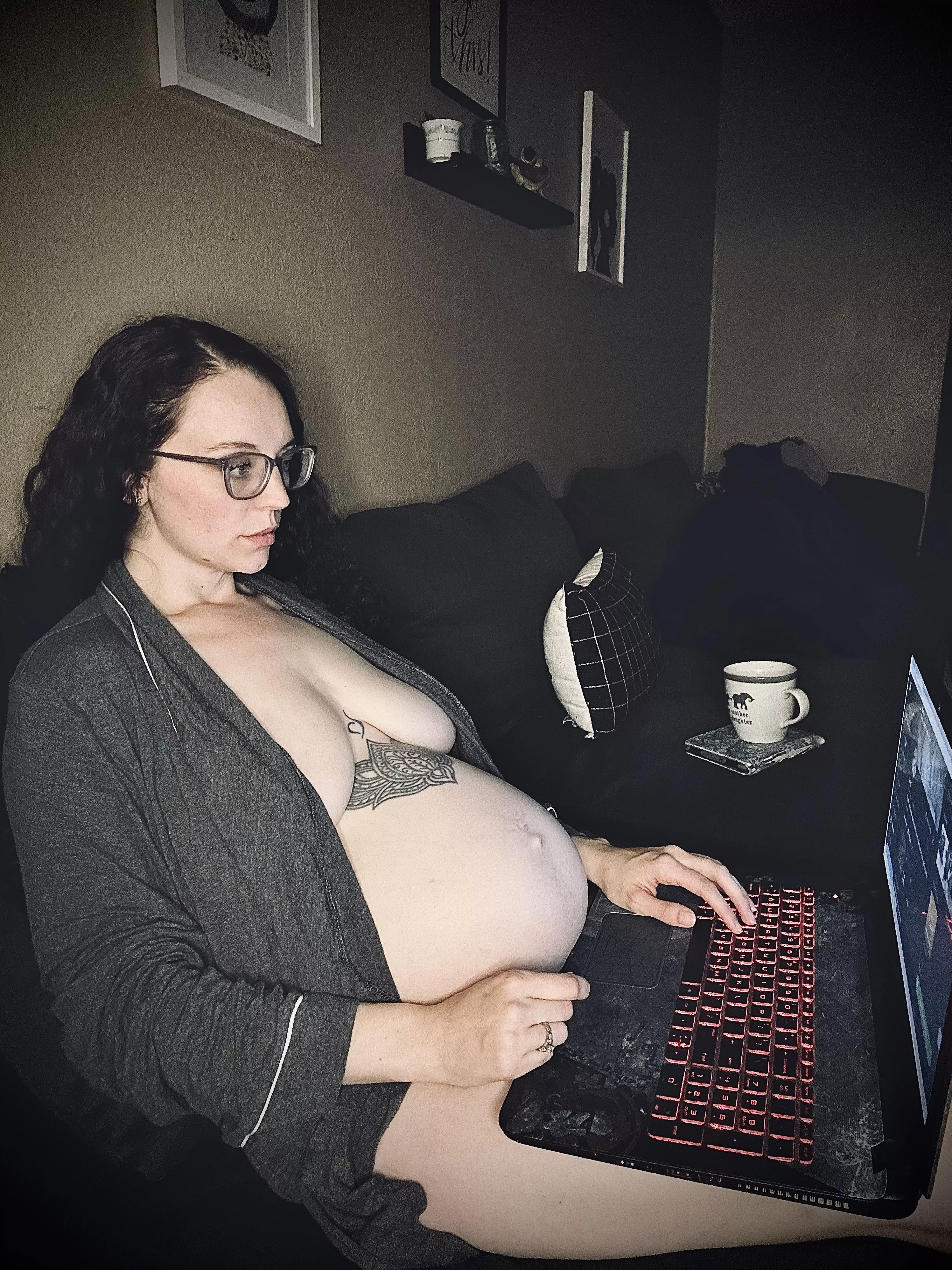 Mommy’s just trying to get done V work done posted by smuttyfantasy