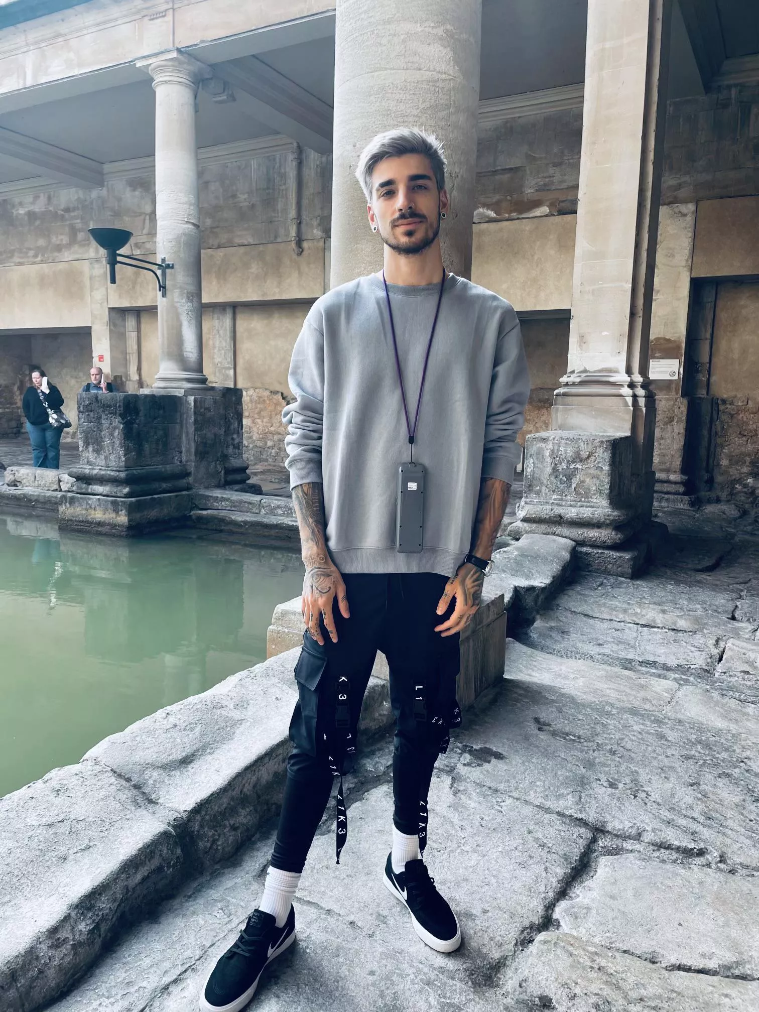 Need some warzone buddies 👉🏻👈🏻 🥺 posted by _bsellis