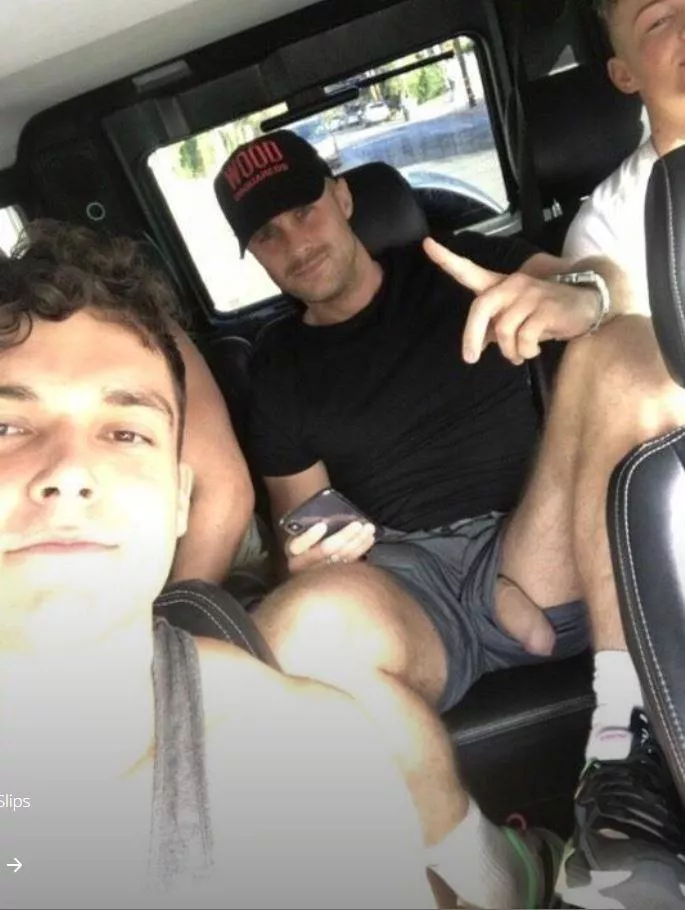 Road trip 😎 posted by silver-husky