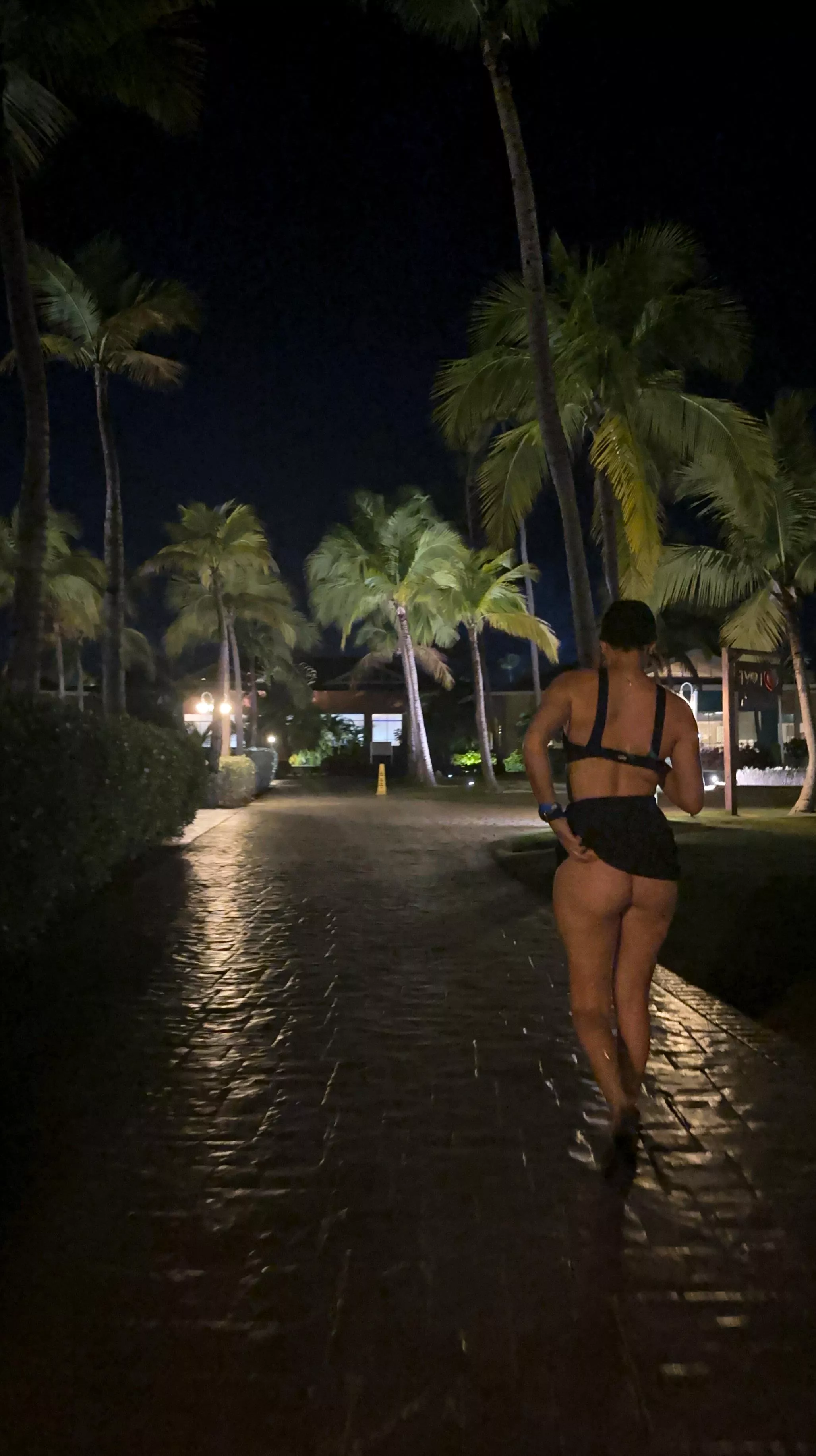 Skirt up. posted by CestDeux