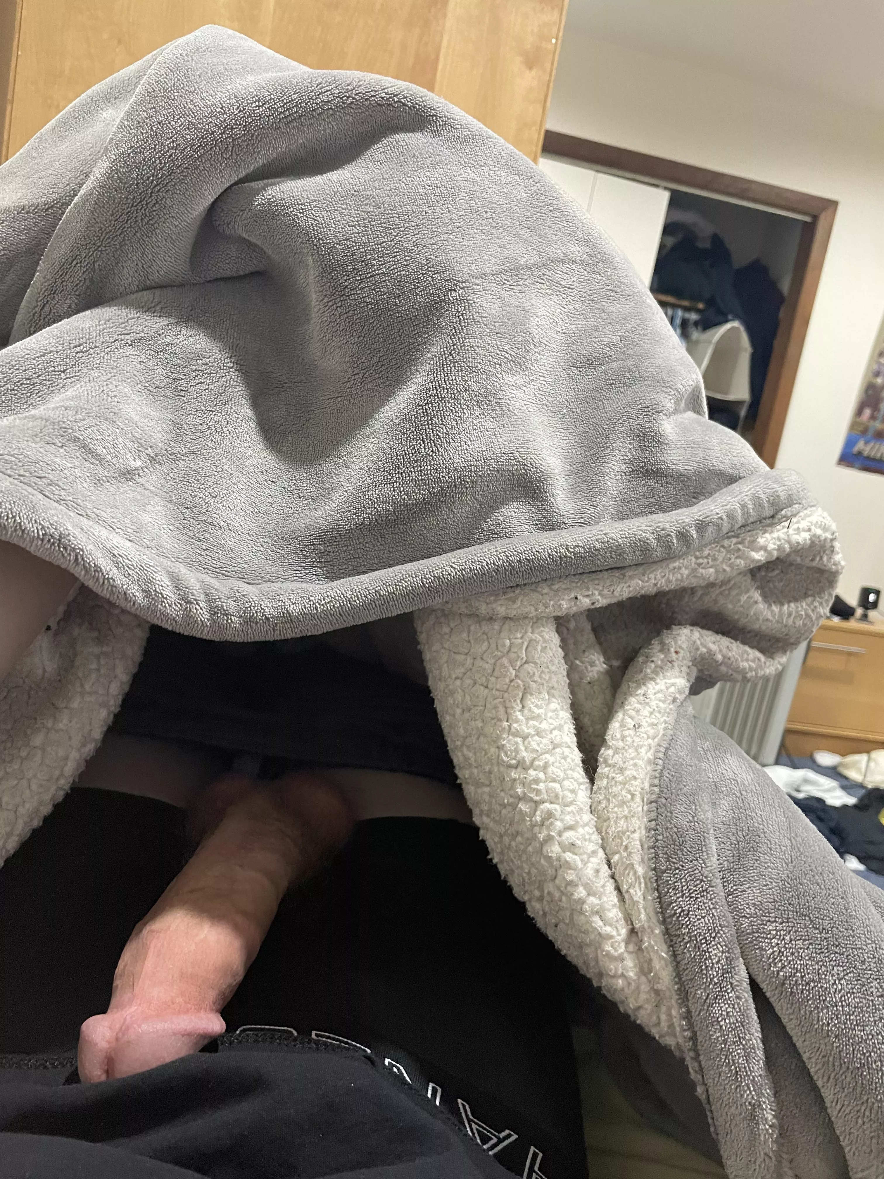 sleepover? anyone? send me any pictures I’ll jerk to them <3 posted by DifficultWing3799