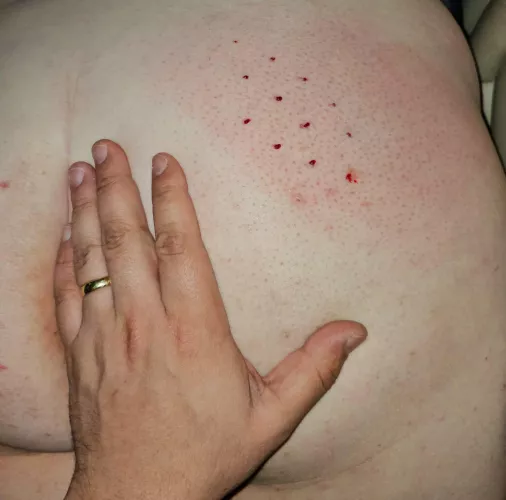 Starting back with the spiked paddle for her... by CapivaraCouple