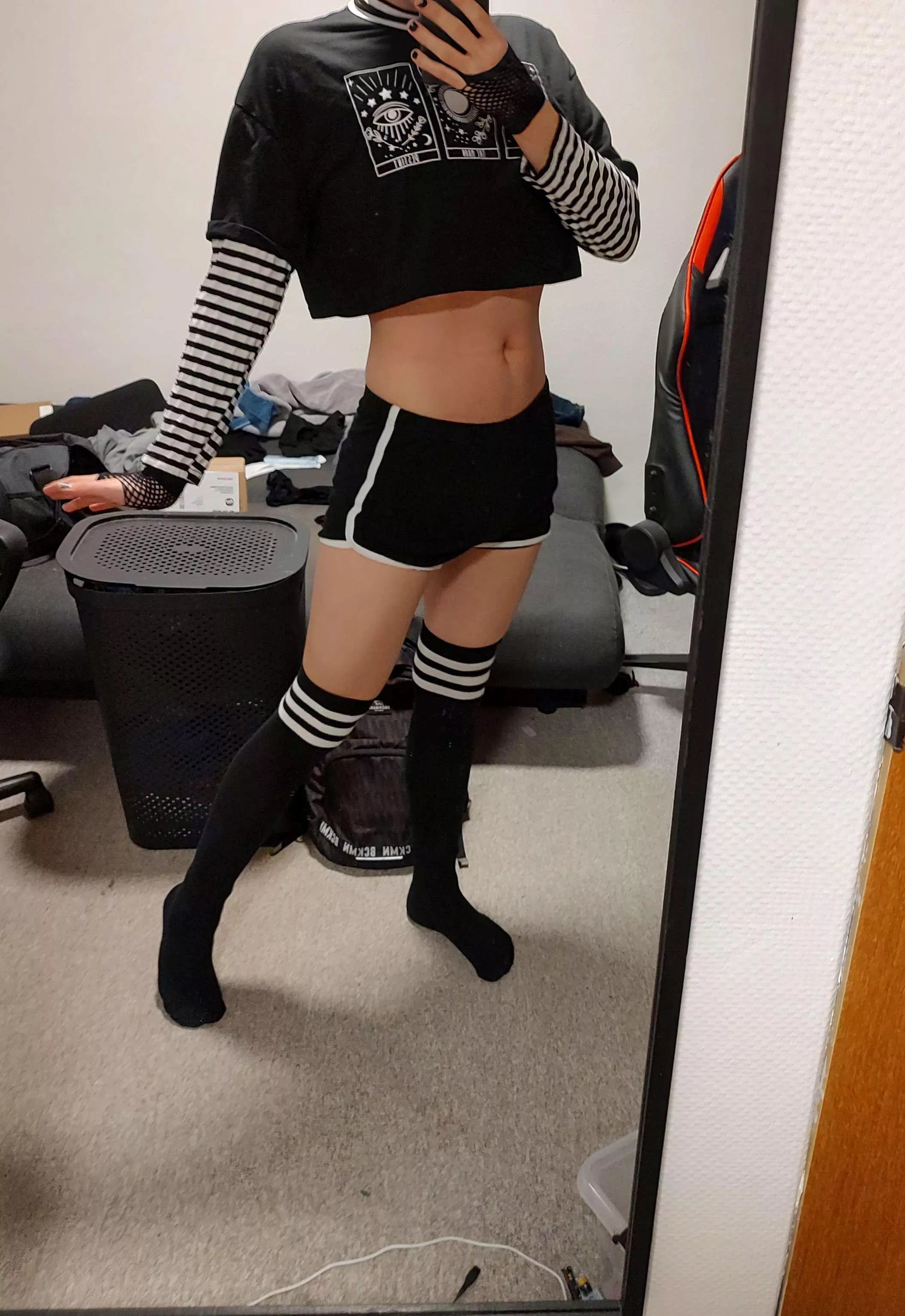 try not to look at the mess please ^w^ posted by OkRefrigerator4079