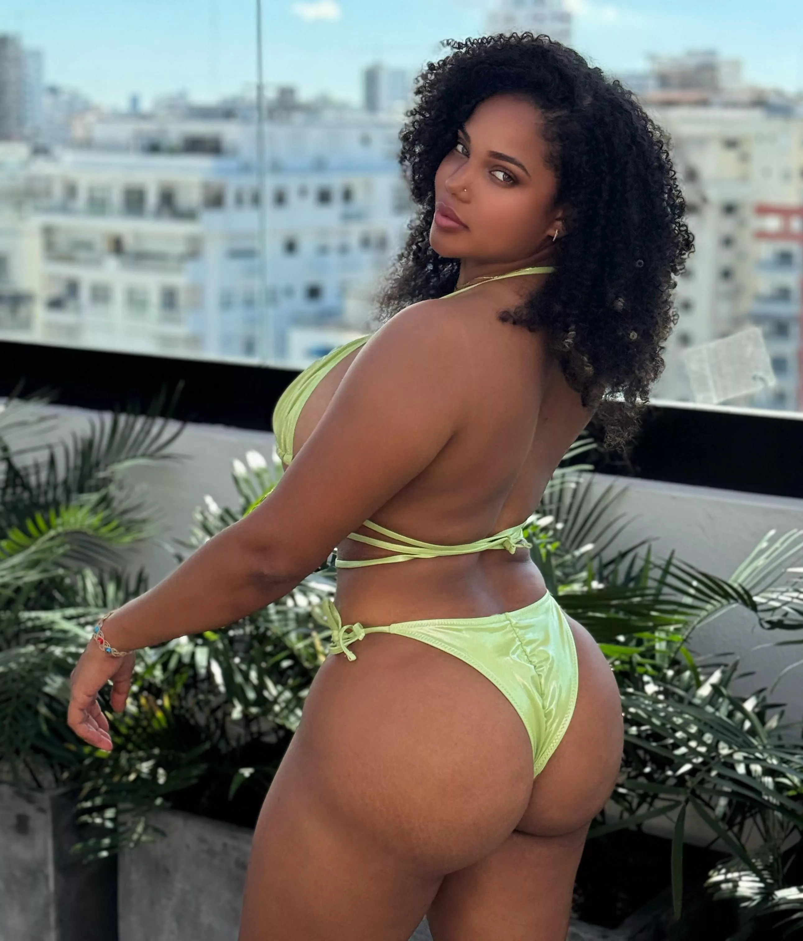 What's the first word that comes to mind when you see me? posted by thekixxy