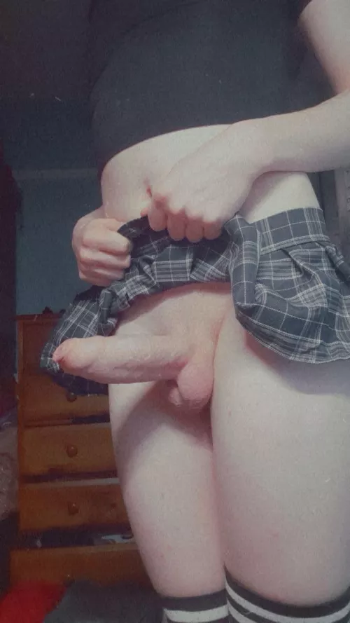 Who wants to get on their knees for mommy :3 by Thatfurryfemboy