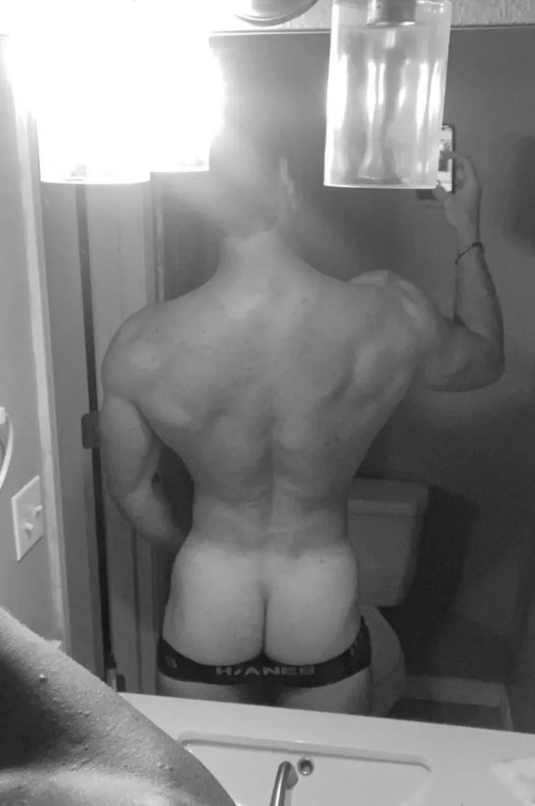 Who’s a fan of the b&w posted by FLEXXAPPEAL