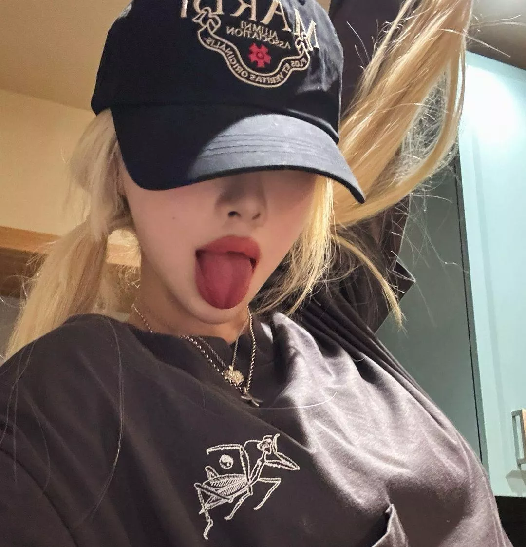 WJSN - Dayoung posted by Acceptable-Use9426