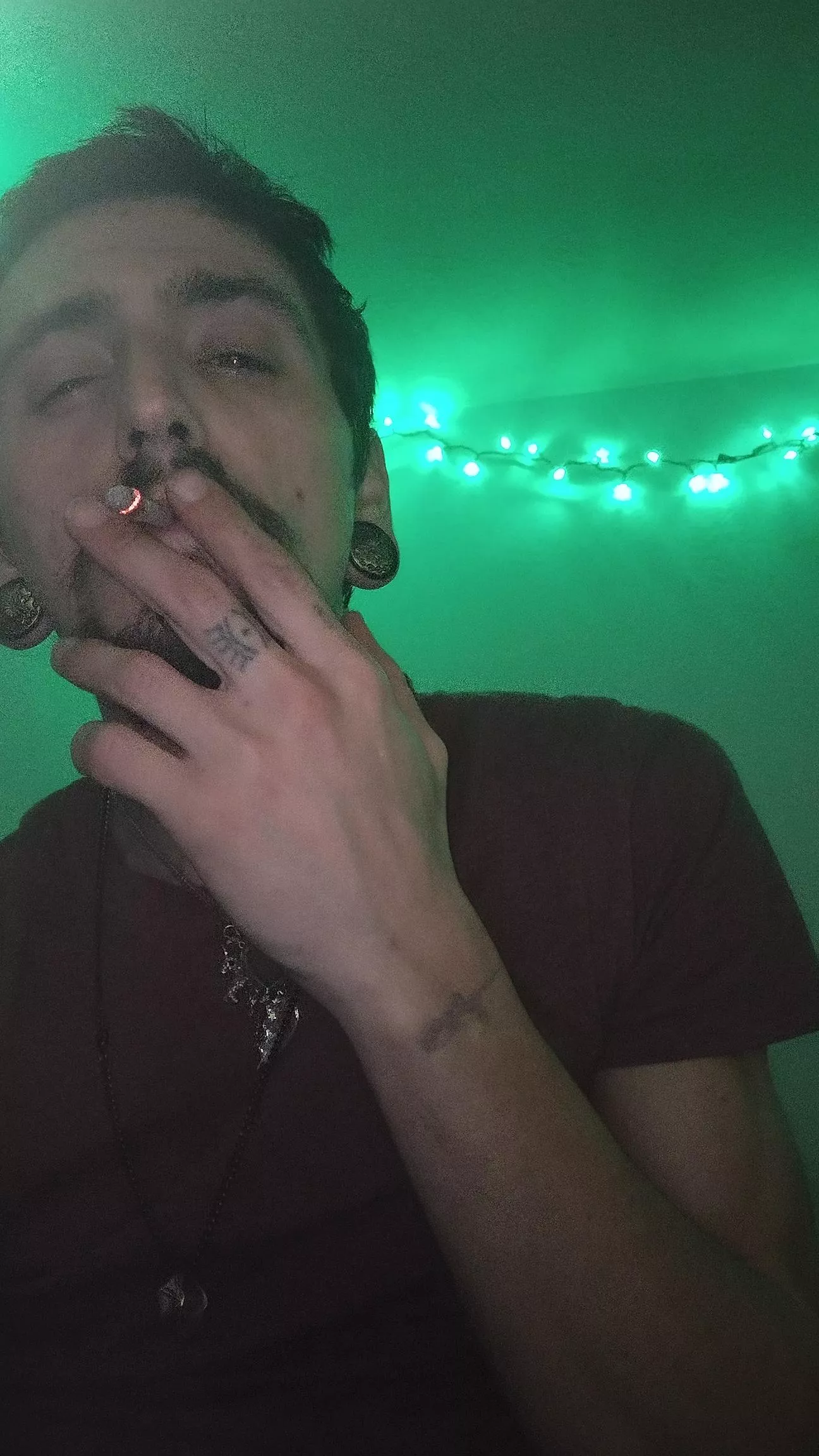 [30][M]ust love weed ,😛 posted by 5T0N3D_