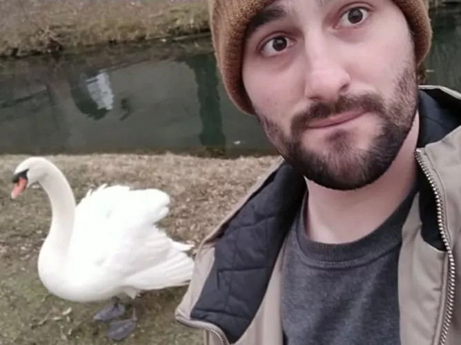 A Swan and me ☺  by Eartling2023