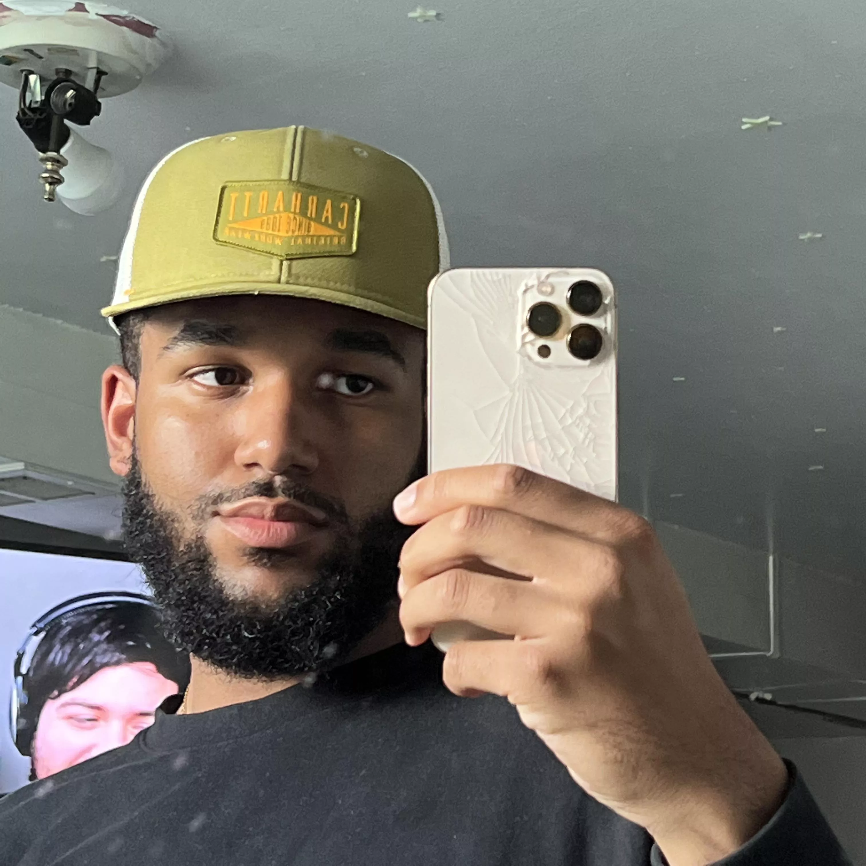 Anyone down to play OW or DBD 😔😔 posted by Witty_Science