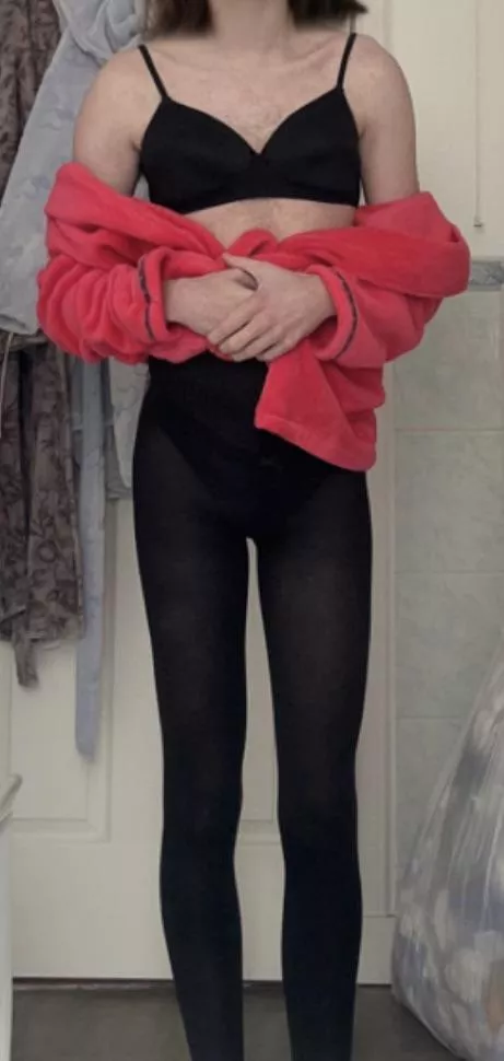 Anyone like leggy gurls? ❤️ posted by FemDestined