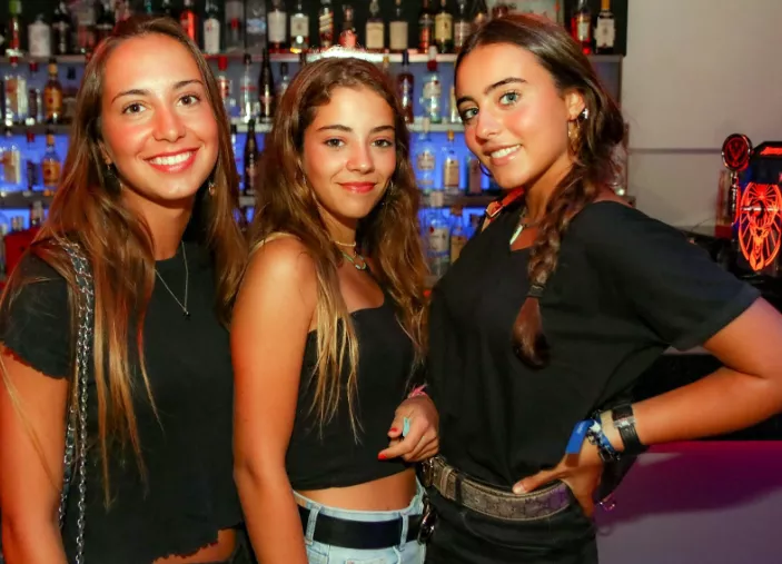 Bar girls posted by Chaturbater1