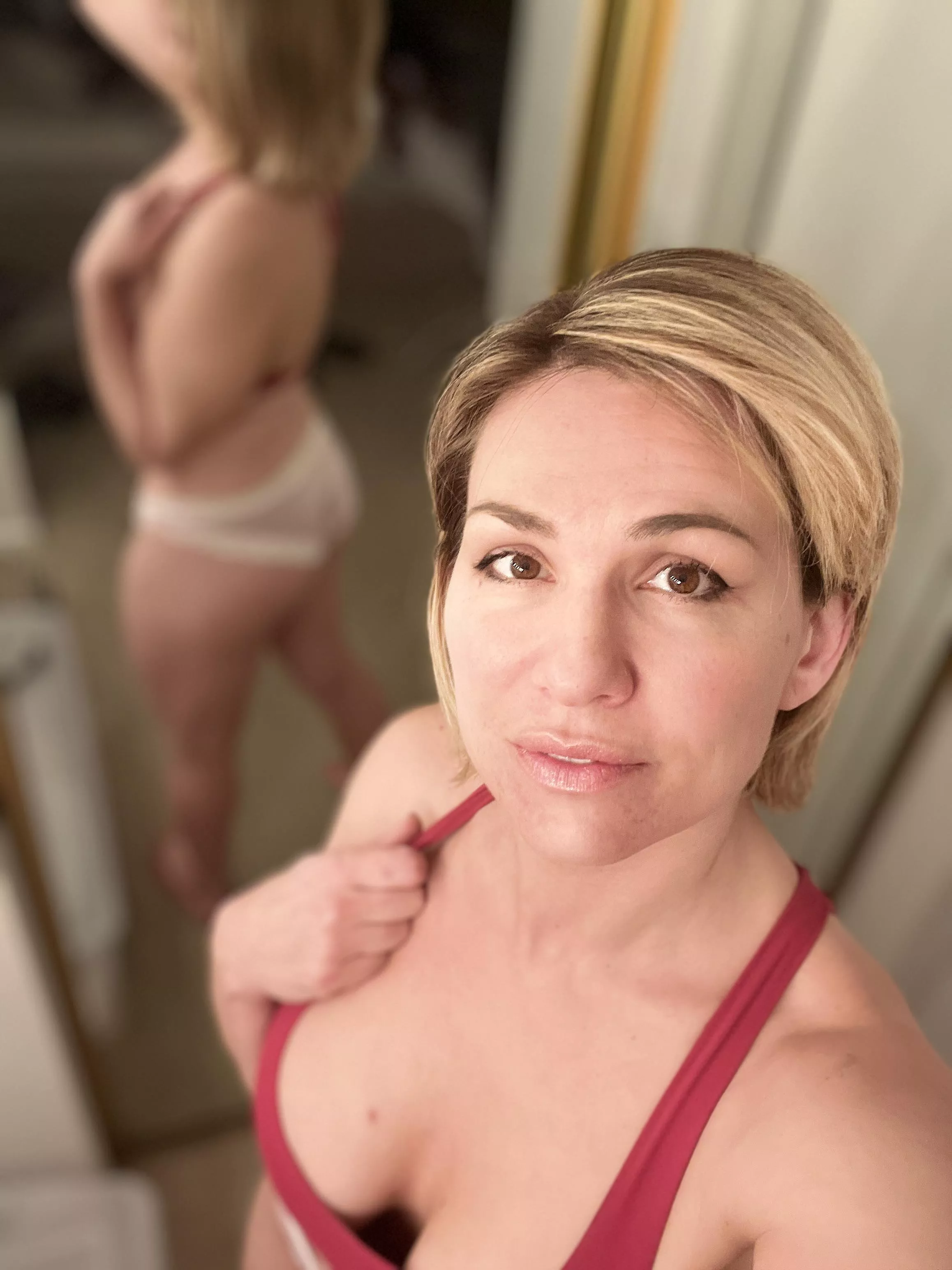 Didn’t make it to the gym please give me a workout 🫠 posted by KellyDundee