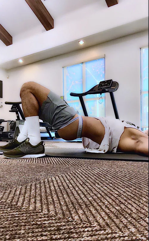 Feeling sticky  by jluis2024