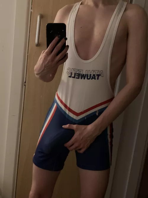 Hanging out in my singlet tonight ;)  by Bulgedlad