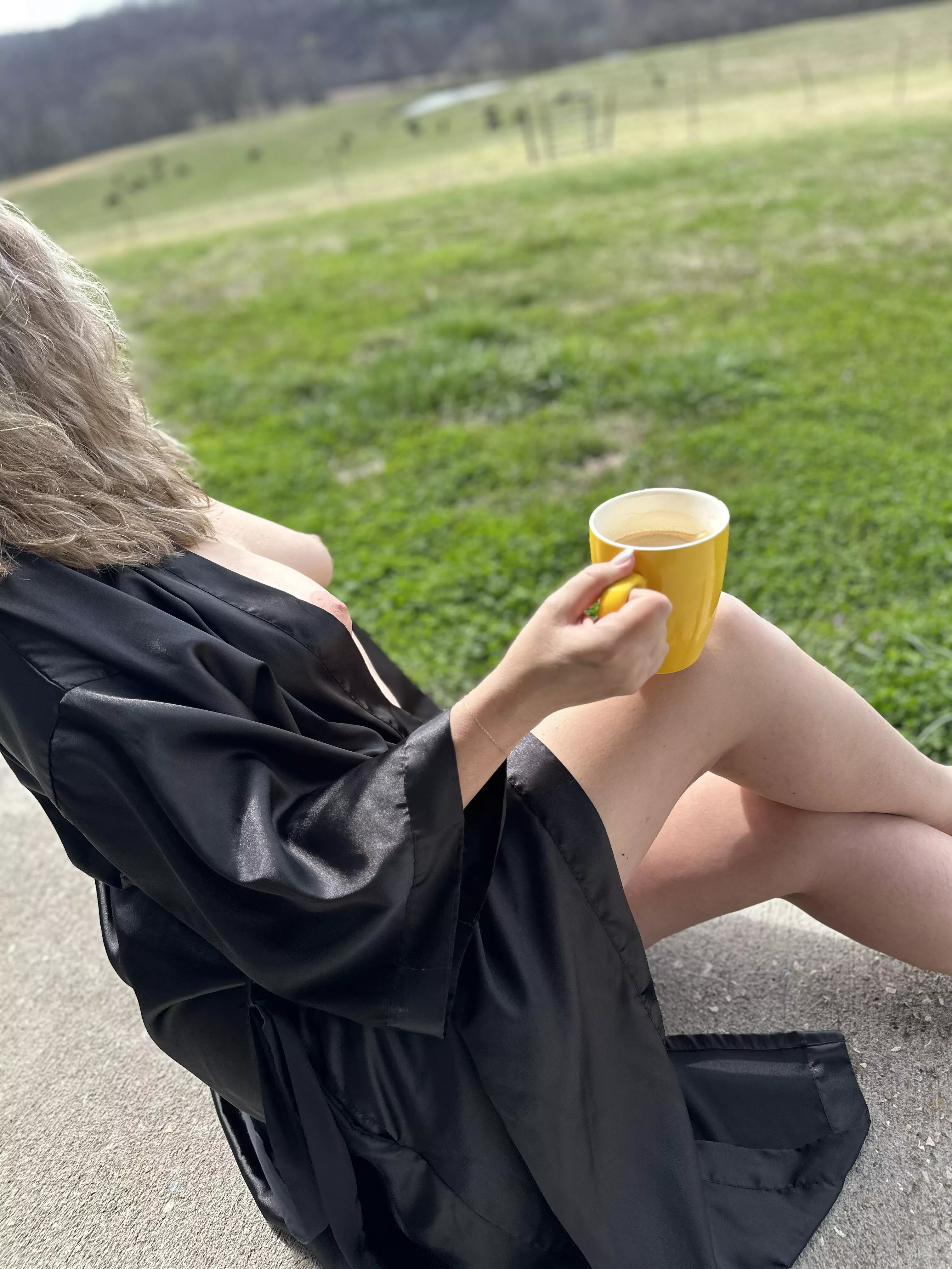 Having a little coffee with my Spring. 💐 posted by BDTD