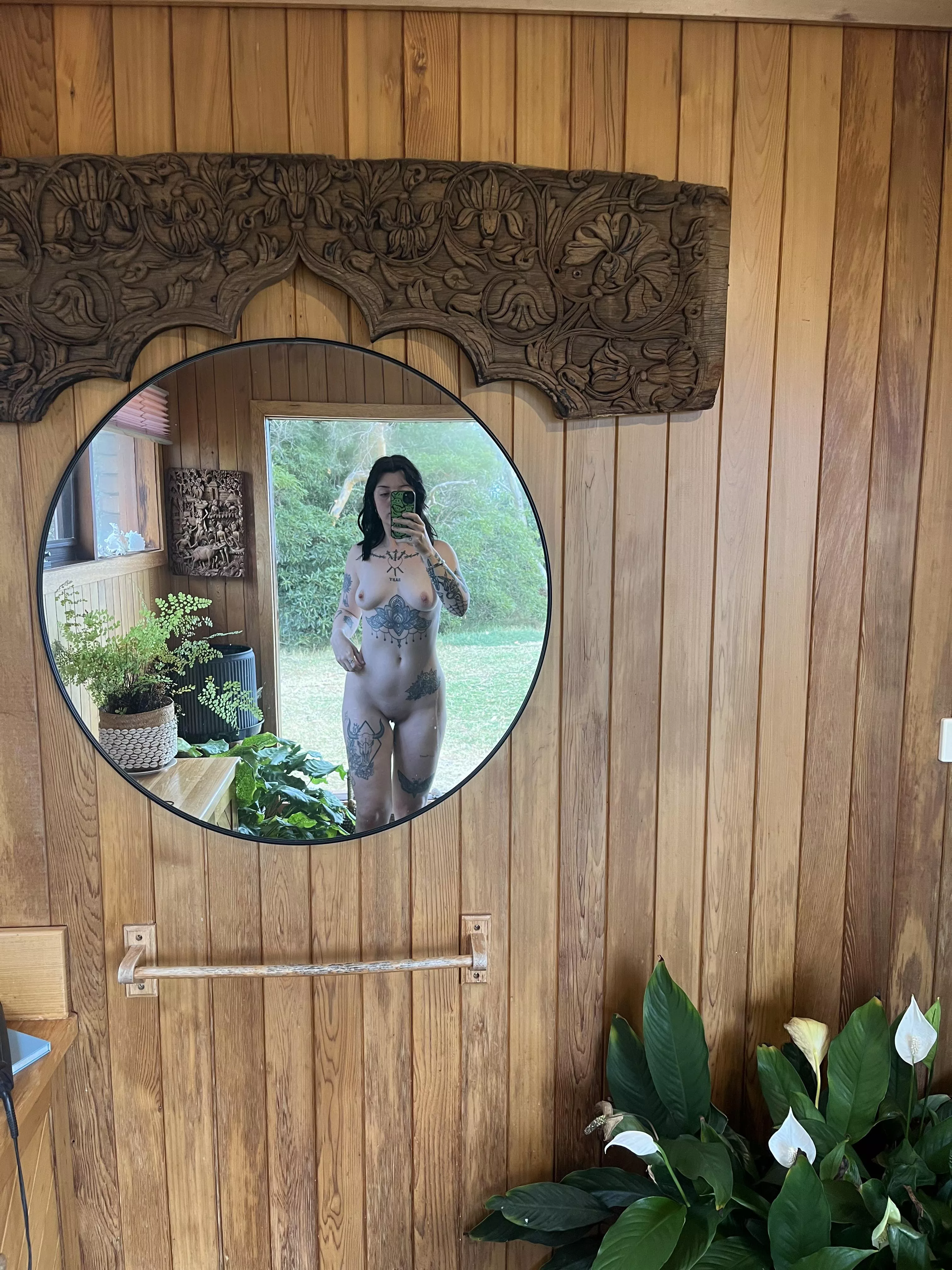 Hello world 🍃 posted by Babypeaches3