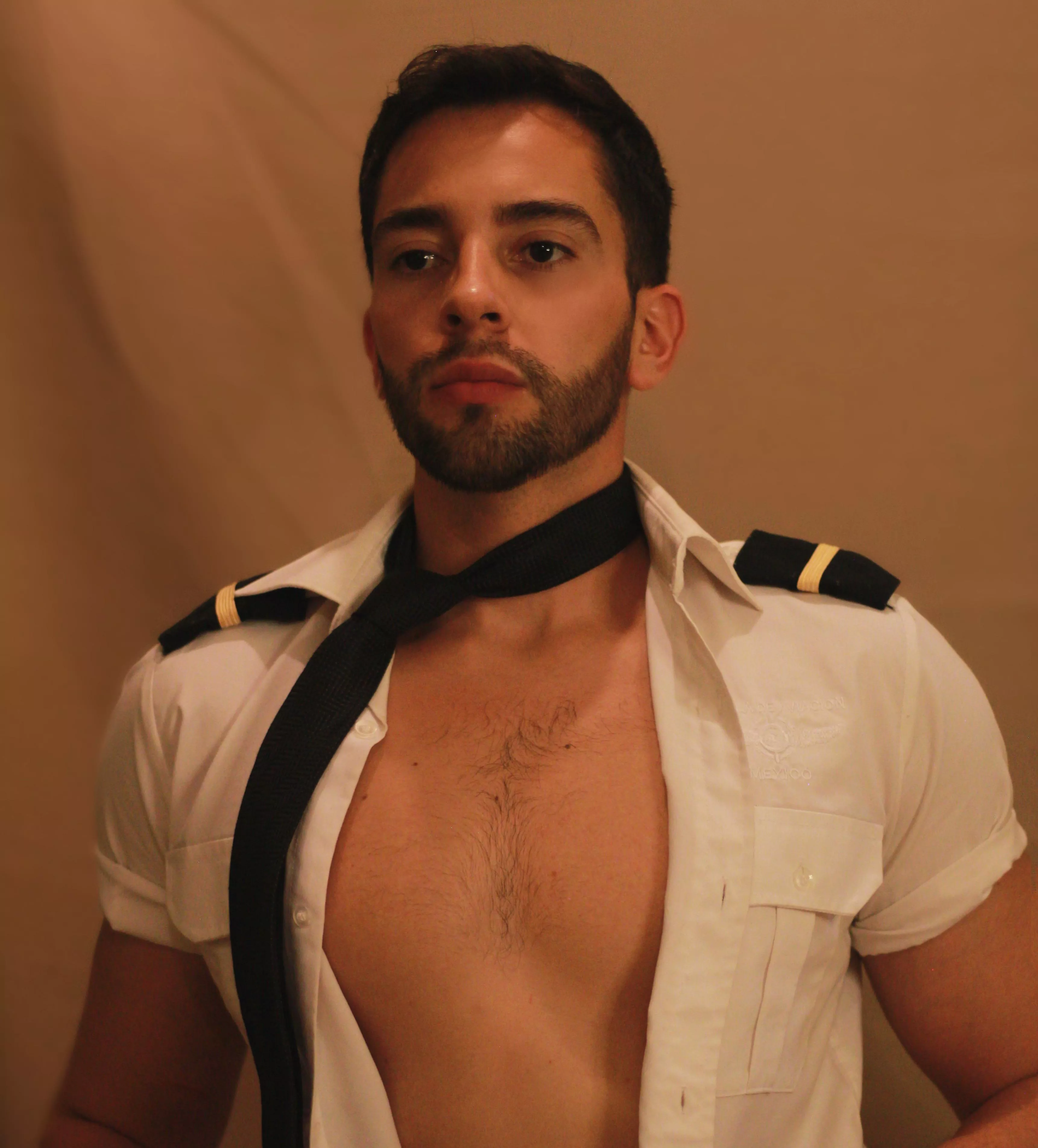 Hi I’m Andrei, 25 from Mexico 😏  posted by vipandrei