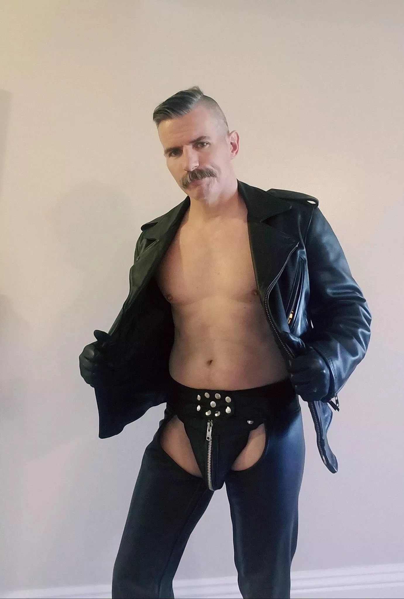 Hot daddy Knox posted by Obvious_Butterfly456