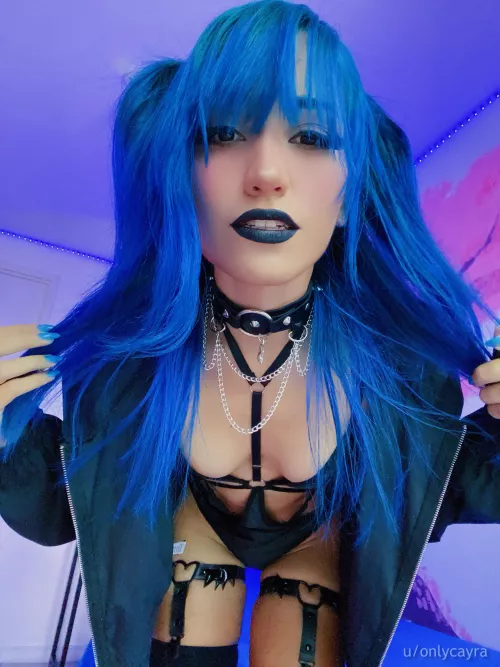 I glow in the dark, wanna see? by OnlyCayra