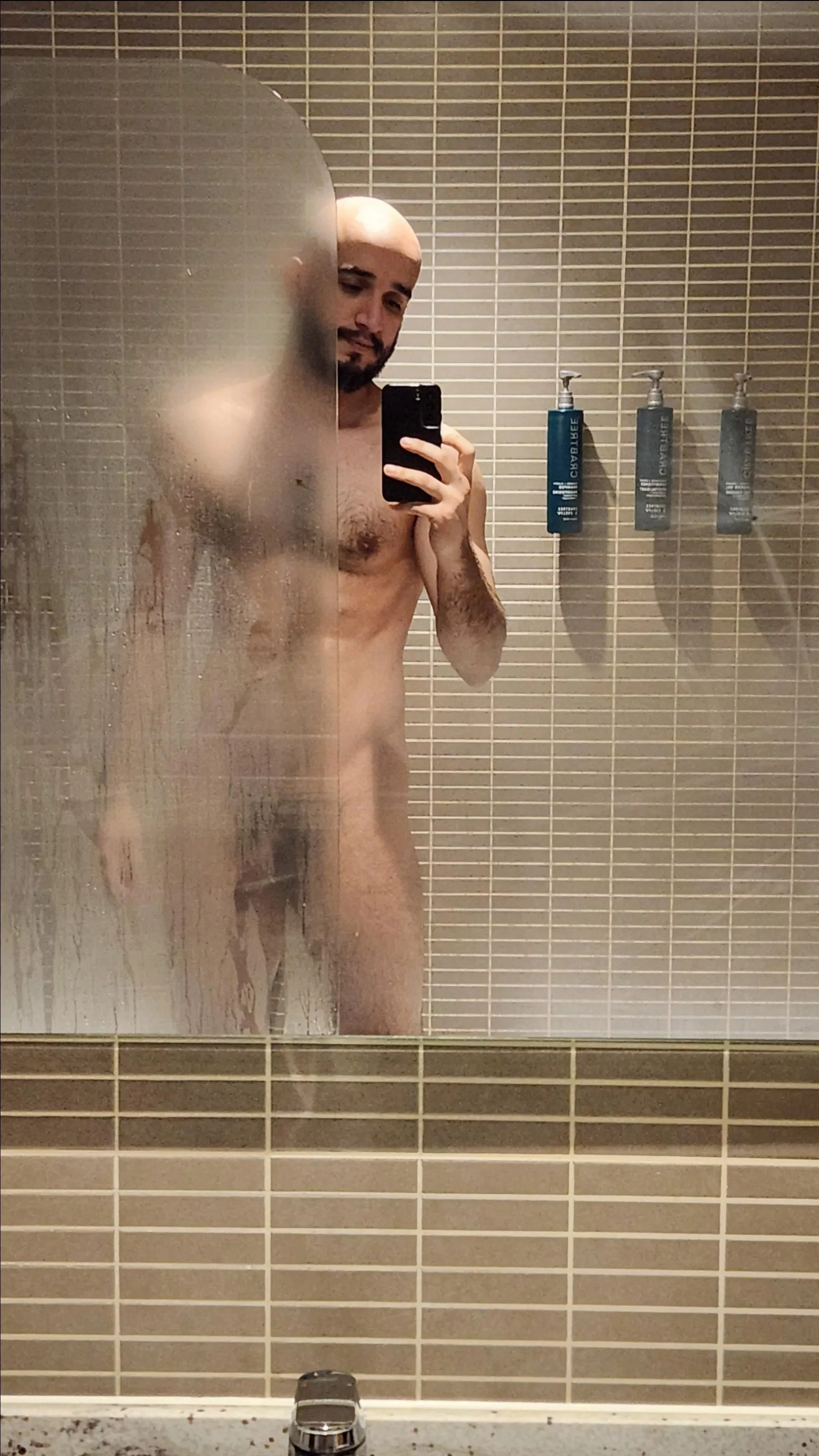 I'll be in my hotel room all alone tonight, come say goodnight!  posted by DanteVegaOF