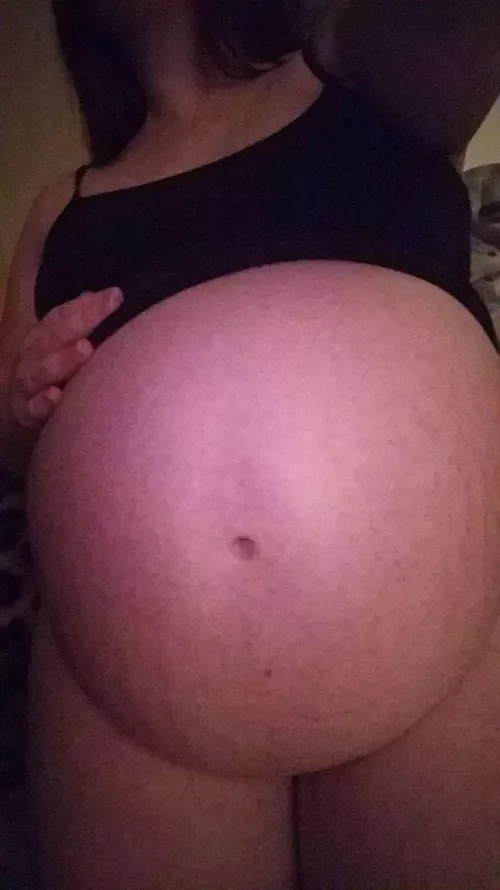 I'm so pregnant  by sticksofbutters