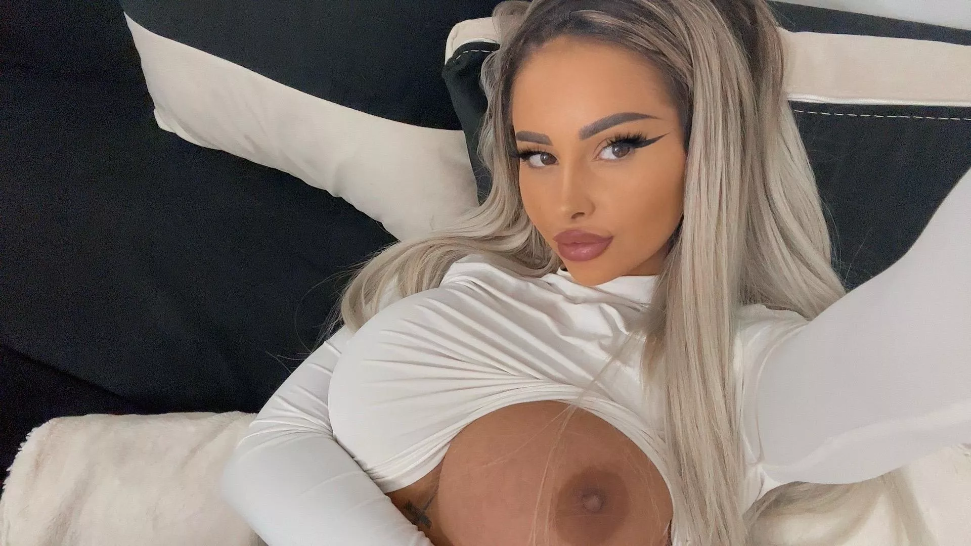 Kinda insecure about the other tit... posted by destradess