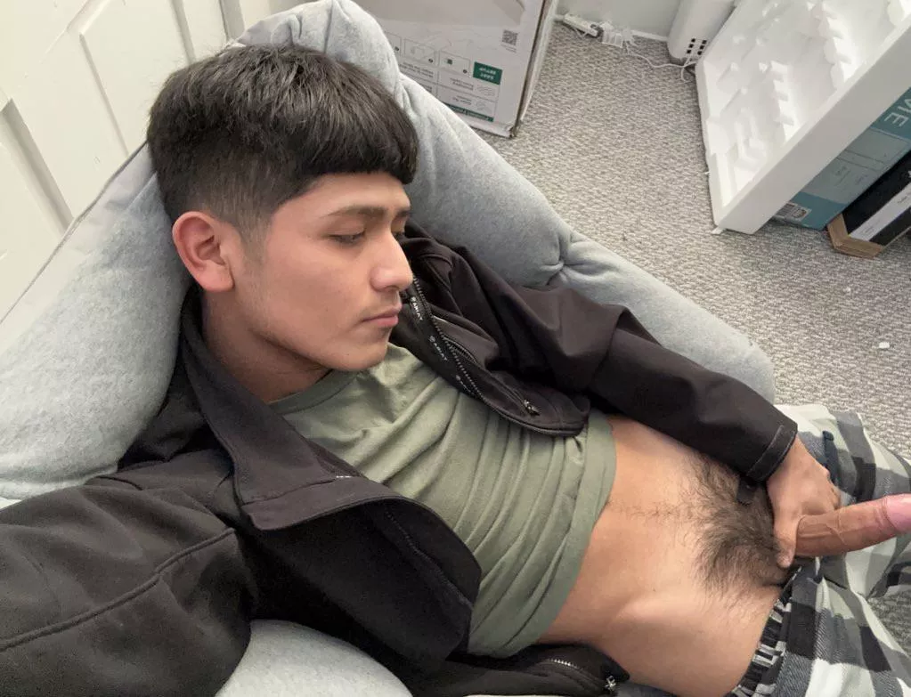 Looking for a bottom to take care of this ;)  posted by TheonlyodiOF