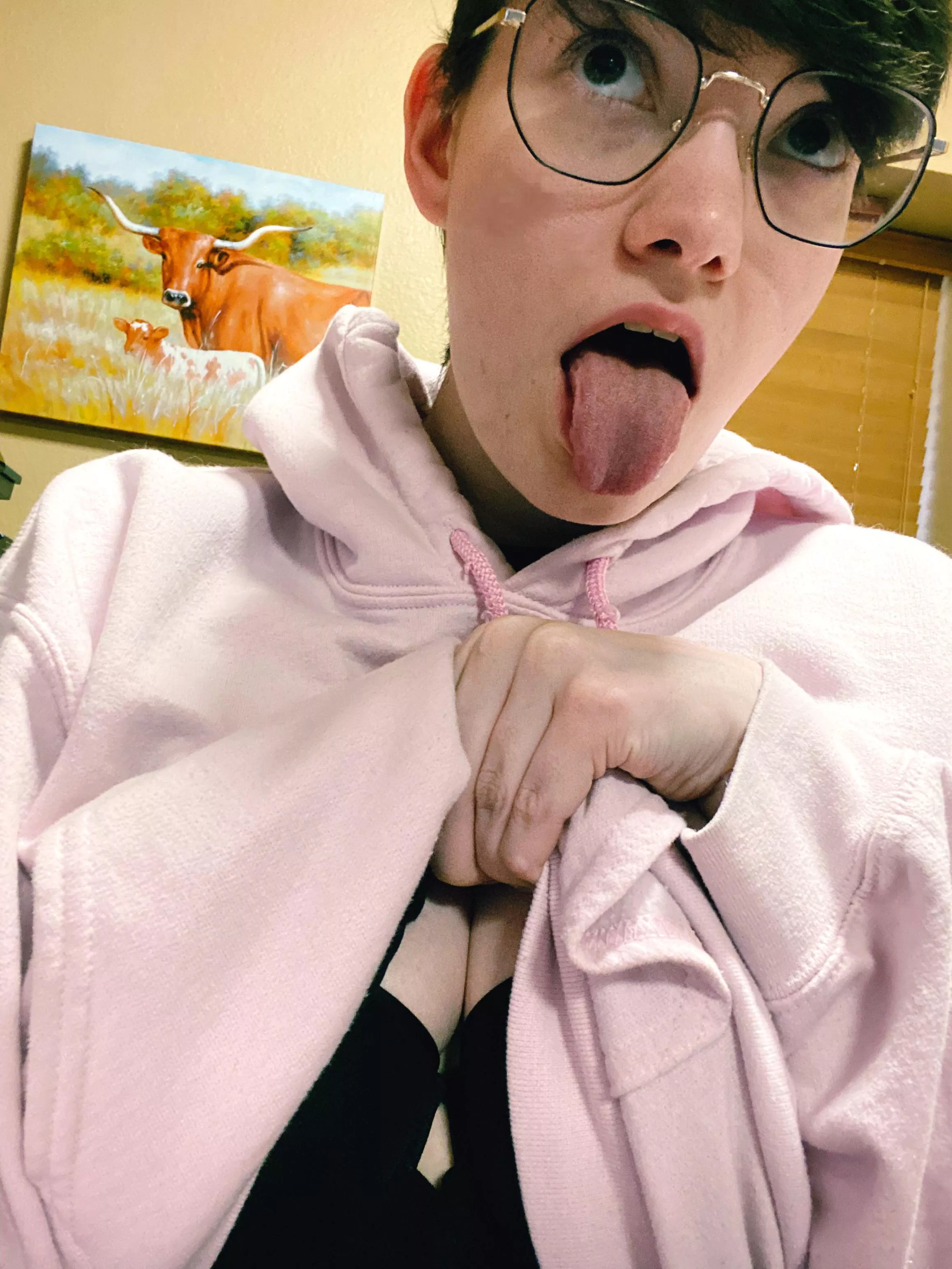 Love being the office whore😜 posted by slutty_boi_01